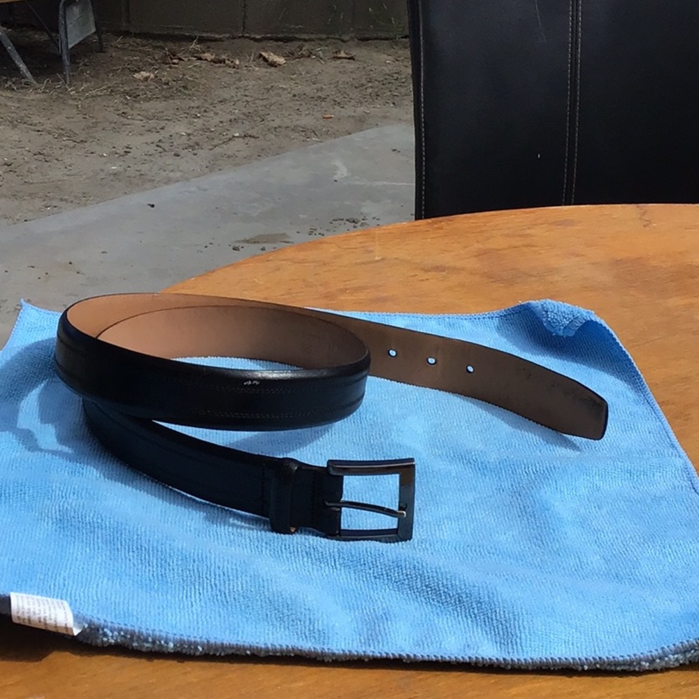 Kirkland signature 36/W leather used belt